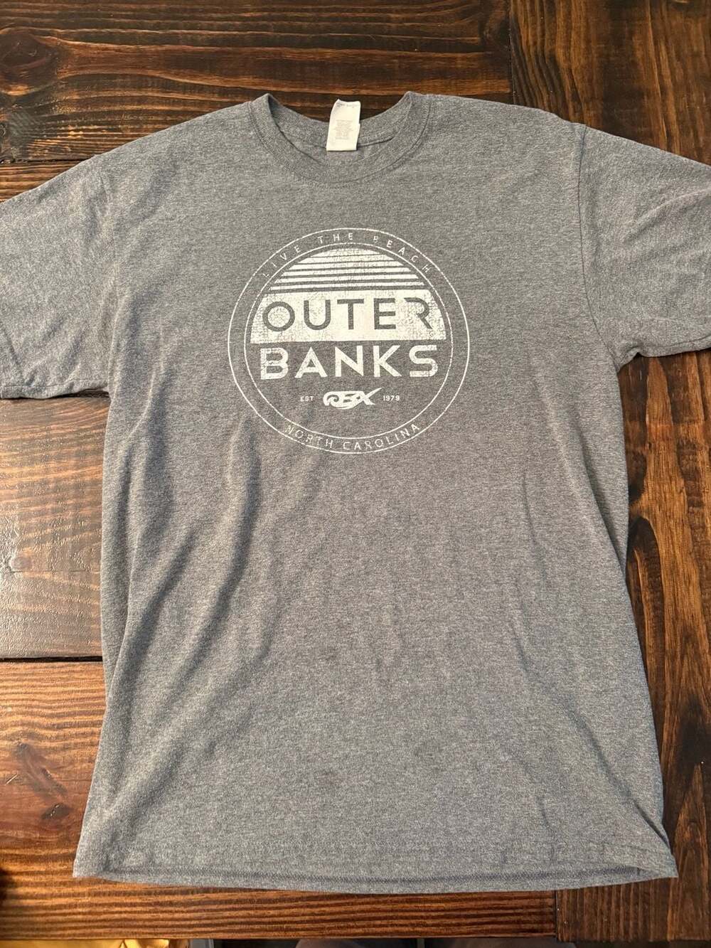 Men’s Gildan Outer Banks T-Shirt Size M Gray Graphic Heavy Cotton Tee